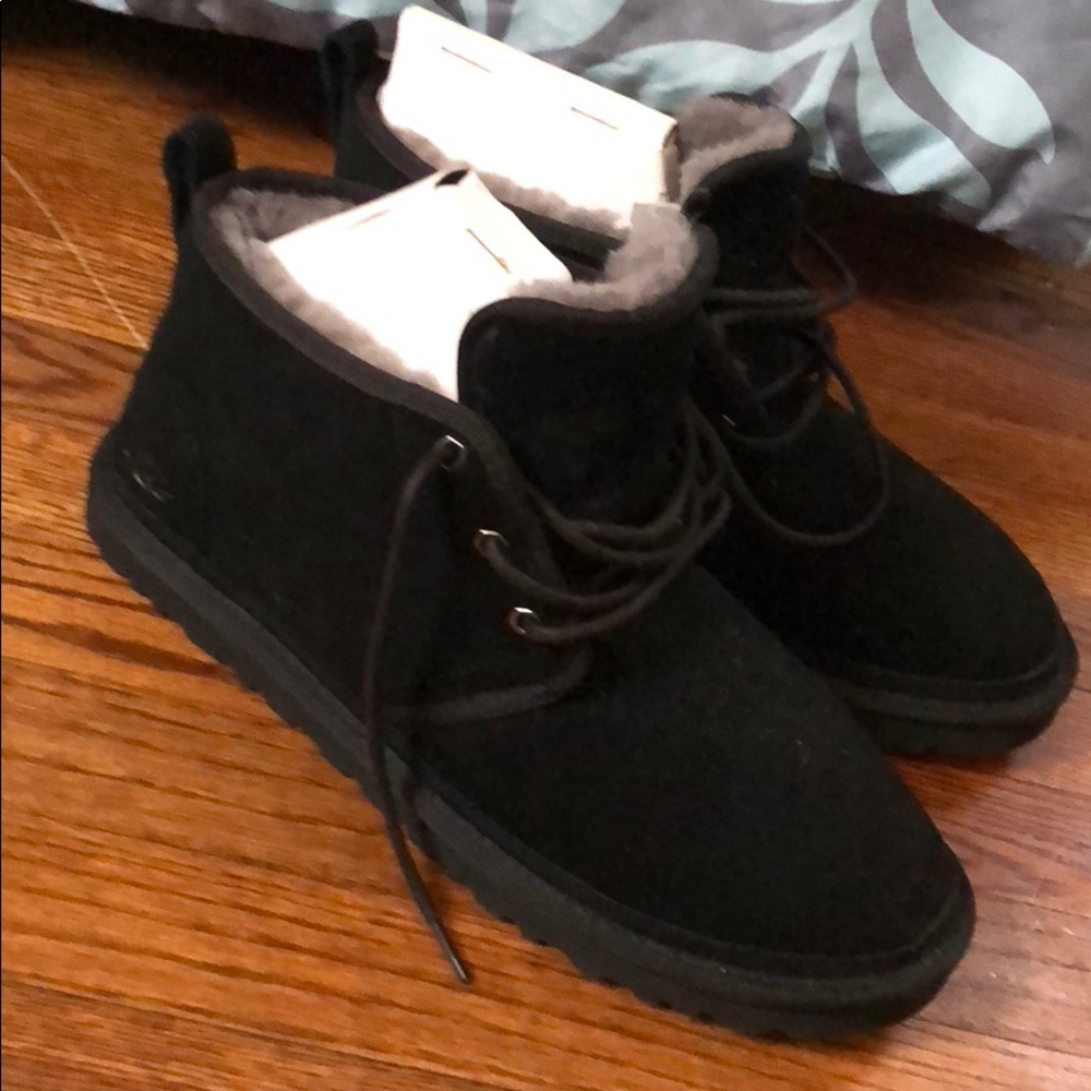 Men’s low top Uggs